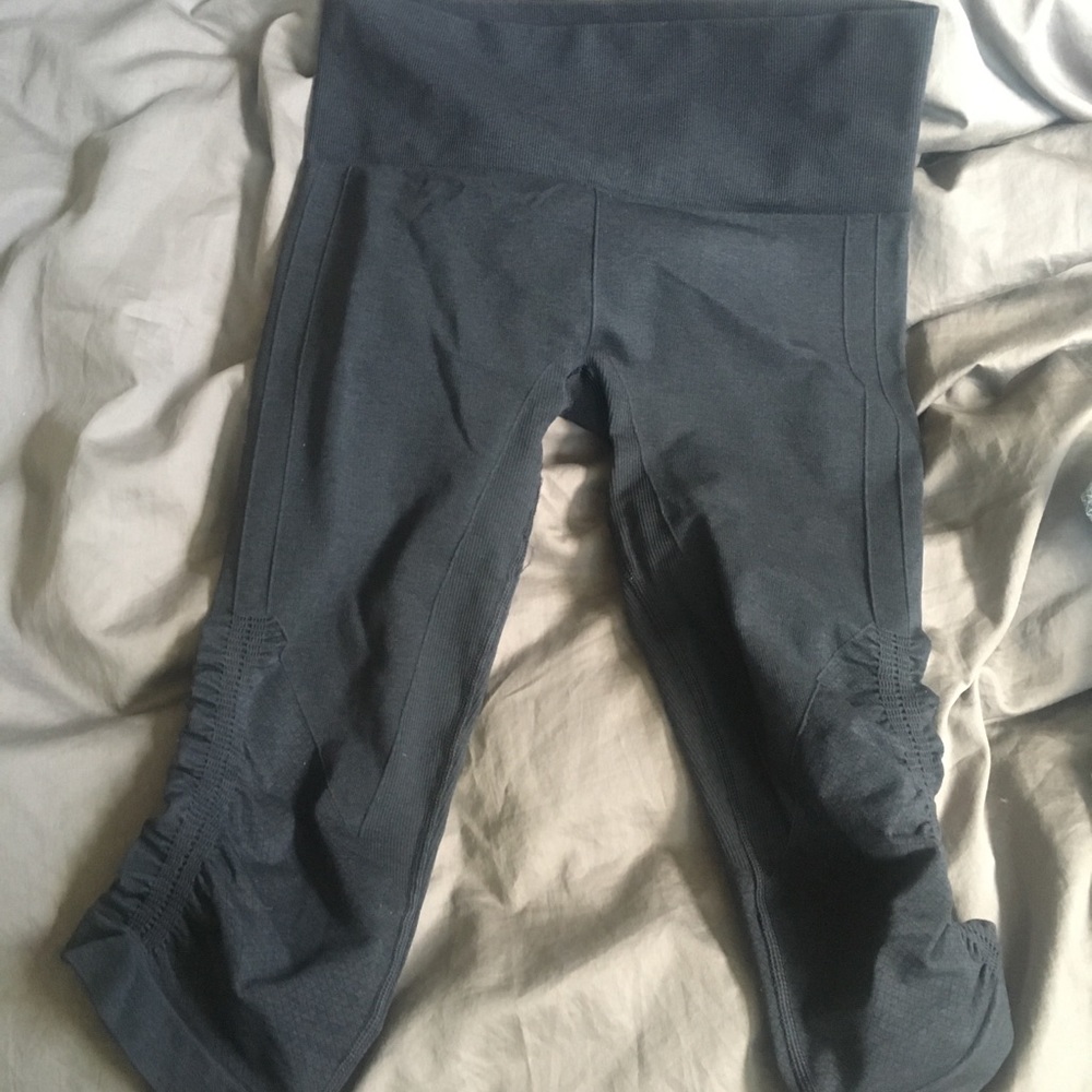 Lululemon blue no seam crops